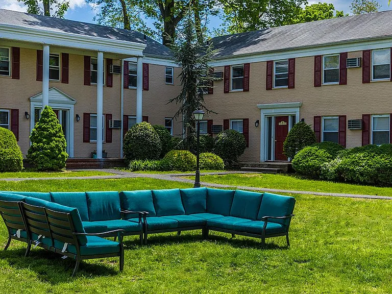 Franklin Manor — Photo 18