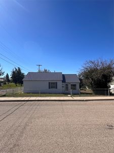 214 3rd St SW, Cut Bank, MT, 59427