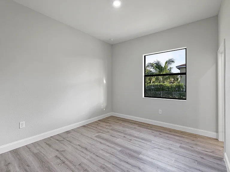 4701 Leonard Blvd S — Photo 14