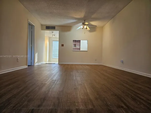 5940 NW 64th Ave APT 106, Tamarac, FL 33319