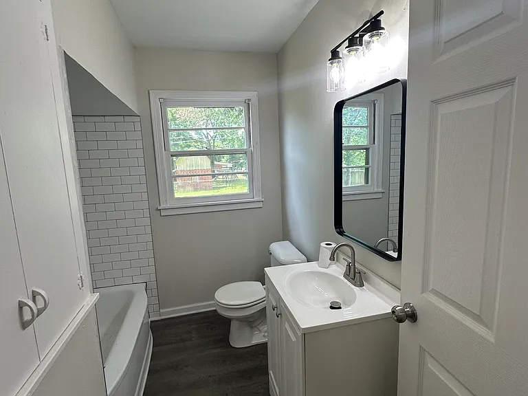 208 Pike — Photo 3