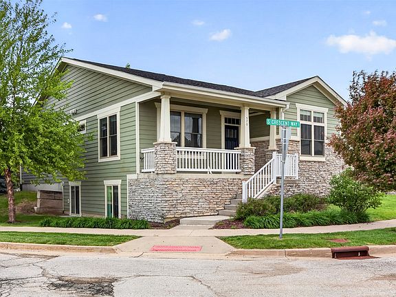 2nd image of 570 S Crescent Way