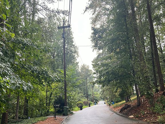 4th image of 1070 Ferncliff Rd NE
