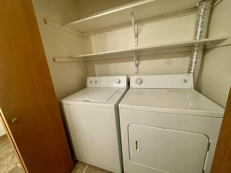 1504 Shannon Dr NE — Photo 9