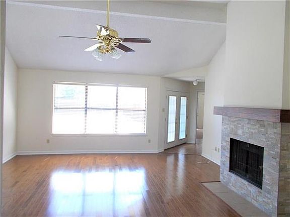 3rd image of 105 S Alder Dr
