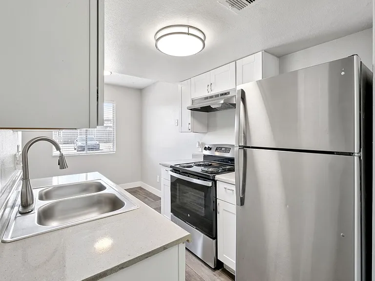 Mariposa Flats — Photo 44