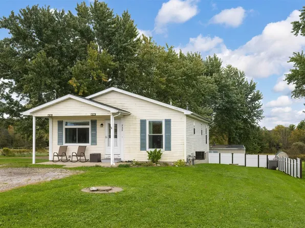 735 Zwilling Rd W, Erie, PA 16509