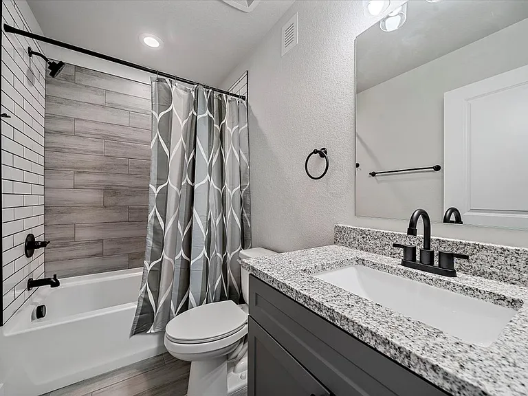 1320 Benton St — Photo 14