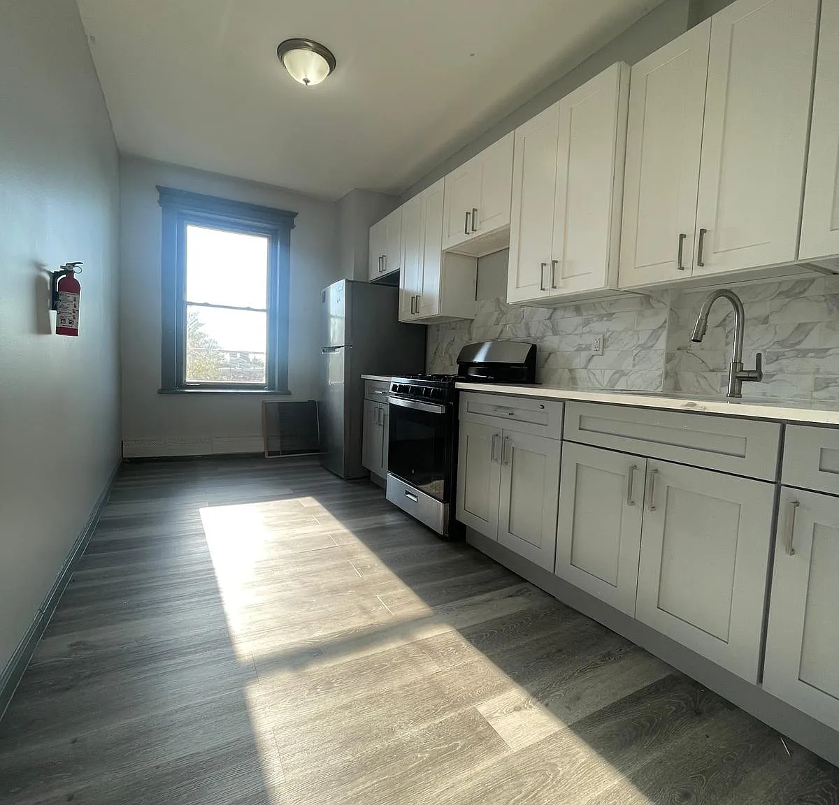 3 bed, 1000 sqft, $2,200 — Photo 1
