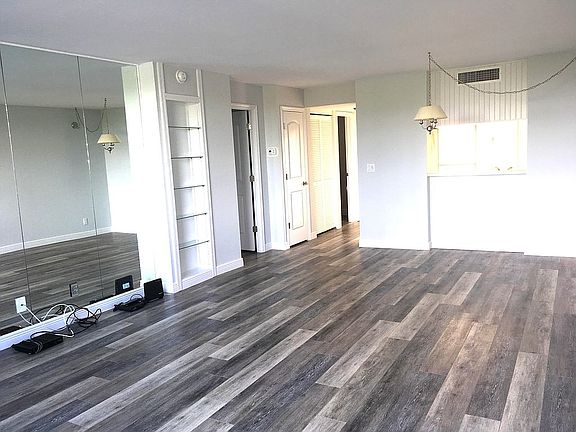 2nd image of 2620 Cove Cay Dr Unit 302