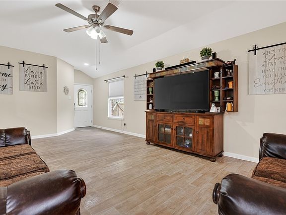 5th image of 1630 Windy Oaks Dr