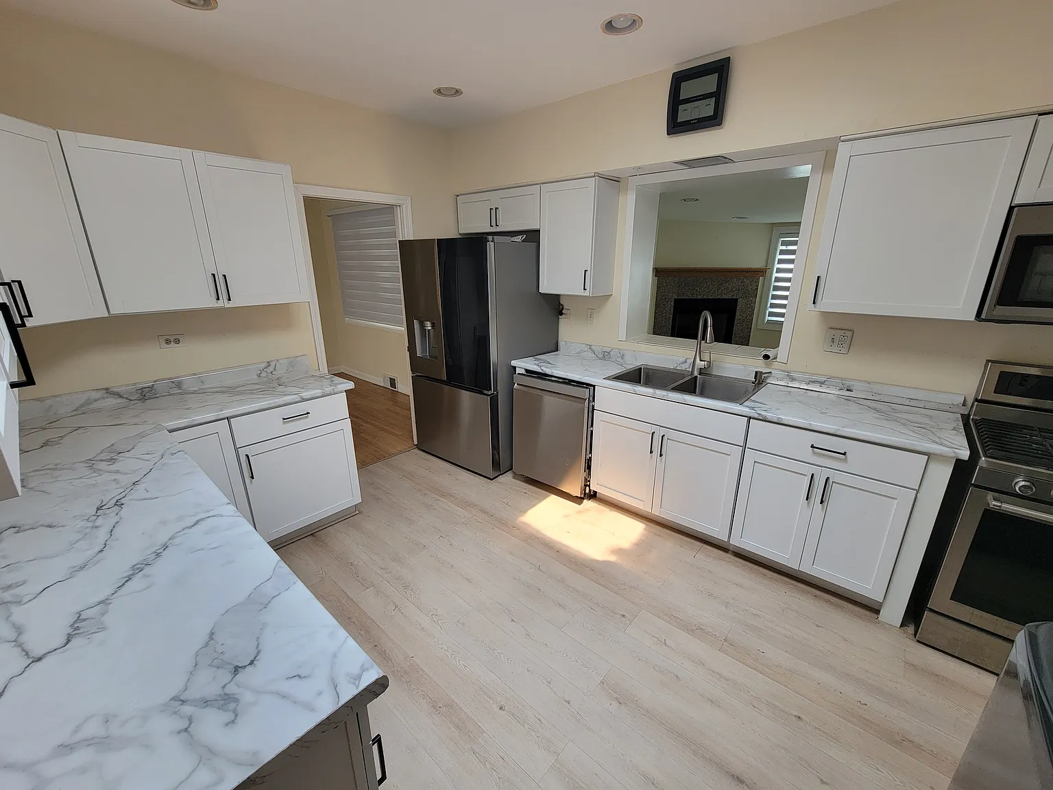 3 bed, 2500 sqft, $3,700 — Photo 3