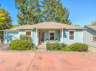 249 9th St, Ashland, OR 97520