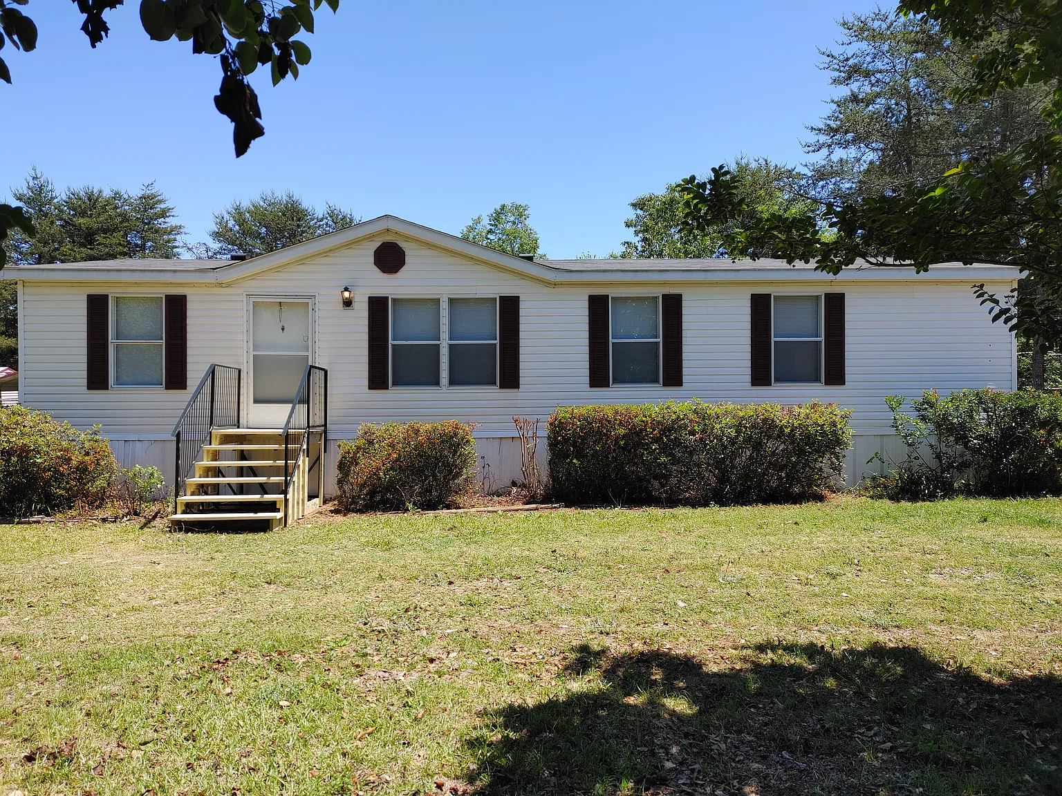 3 bed, 1200 sqft, $1,390 — Photo 1