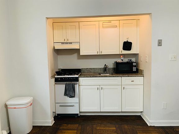 4th image of 165 Vroom St APT 1G
