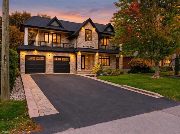 471 Willis Dr, Oakville, ON L6L 4V6