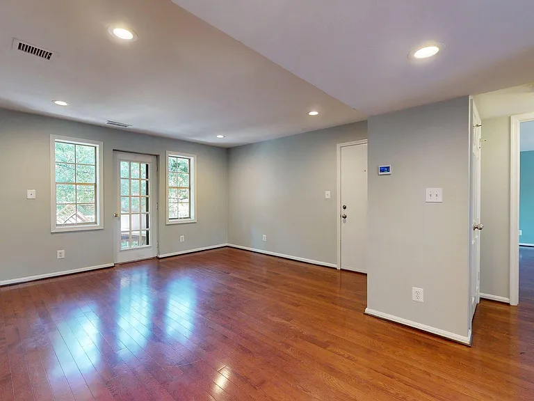 1407 E Abingdon Dr #4 — Photo 6