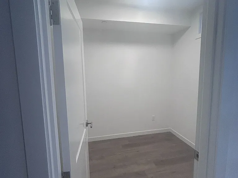 109 Marydale Ave #21 — Photo 5