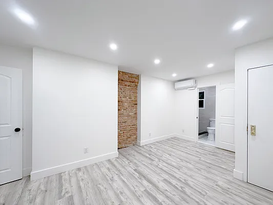 Rented by Compass | media 18