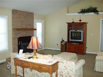 4th image of 3754 N Lake Shore Dr