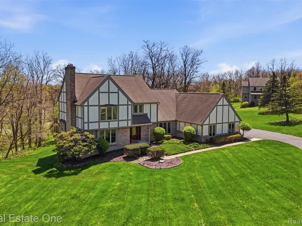 6514 Mountview Ct, Brighton, MI 48116