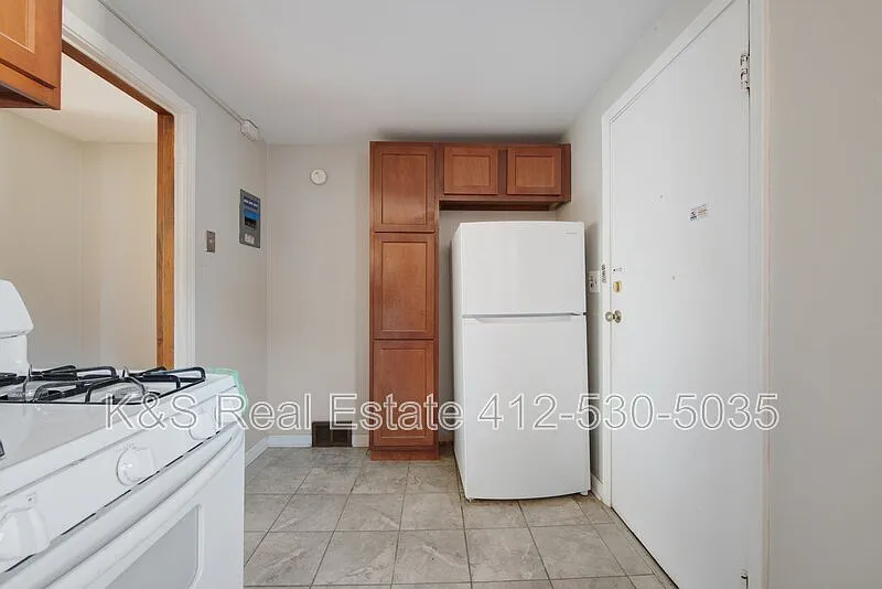 2 bed, 1.0 bath, $875 — Photo 4