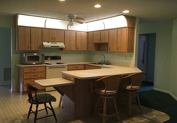 2nd image of 402 Bottlebrush Ave