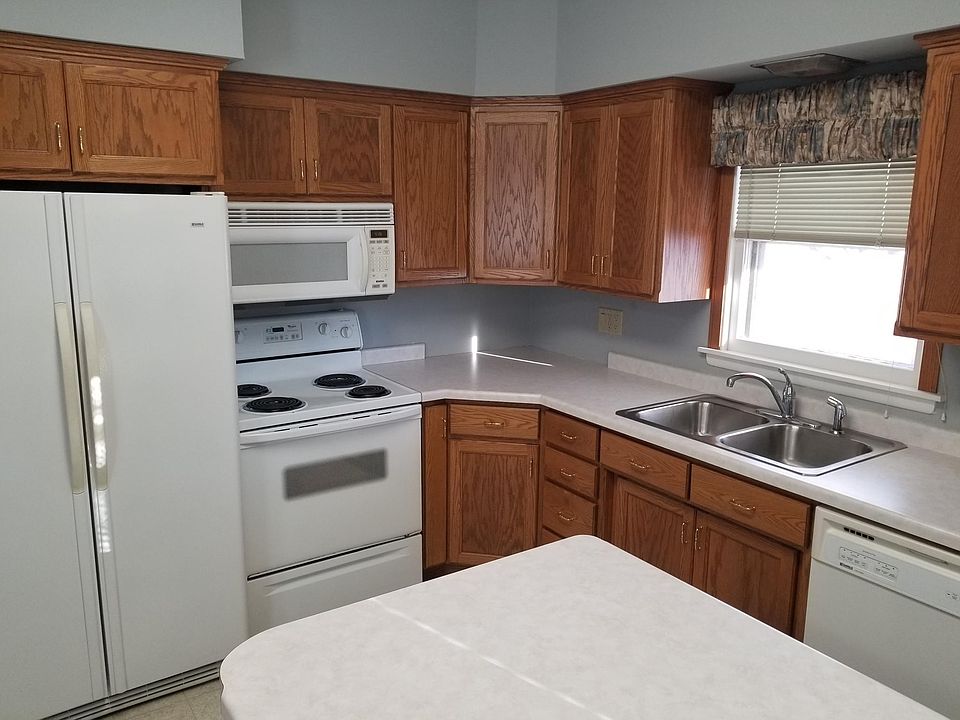 1st image of 215 3rd Ave S