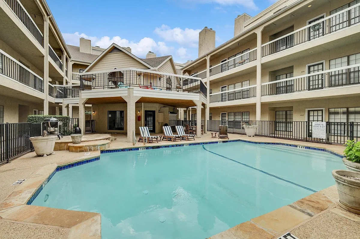 Photo 2 of 20 - 4800 W Lovers Ln #521 - Dallas, TX Building Photo - 4800 W Lovers Ln #521