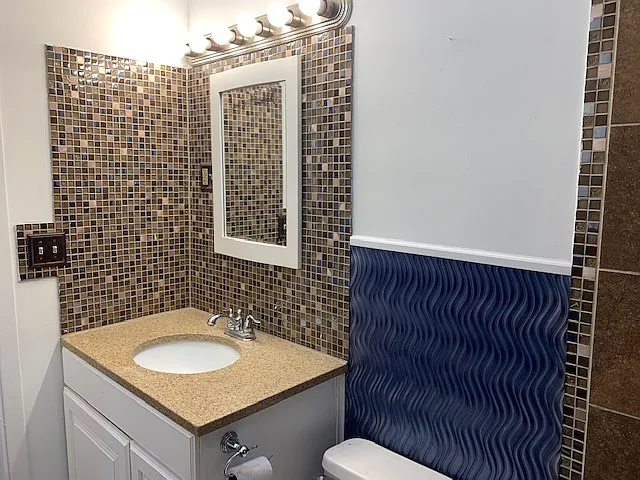 5628 S 51st Ave — Photo 10