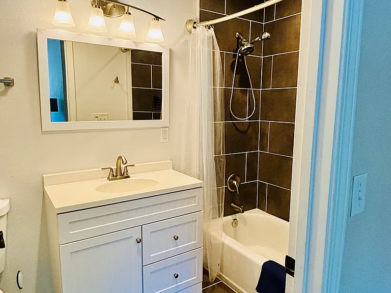3400 Longview Ave — Photo 2