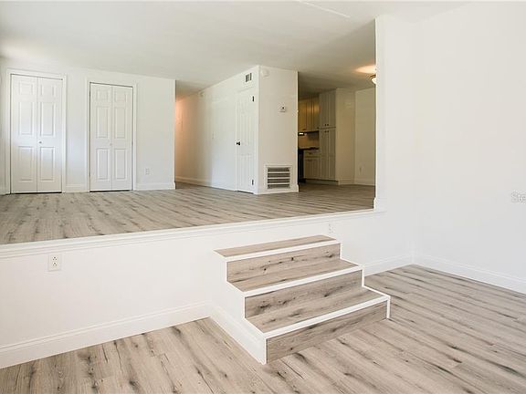 4th image of 1148 Suncrest Dr