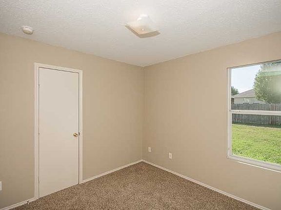 3rd image of 2513 Margaret Ln