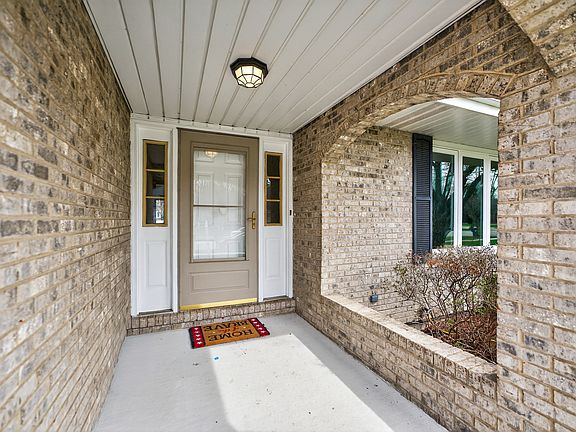 3rd image of 1281 N Scarlet Dr