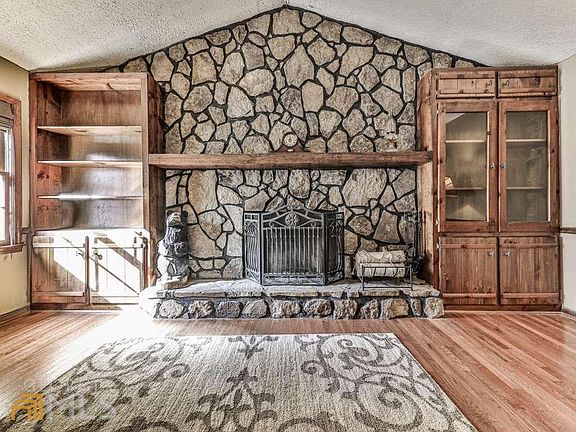 4th image of 213 Emerald Cove Ln