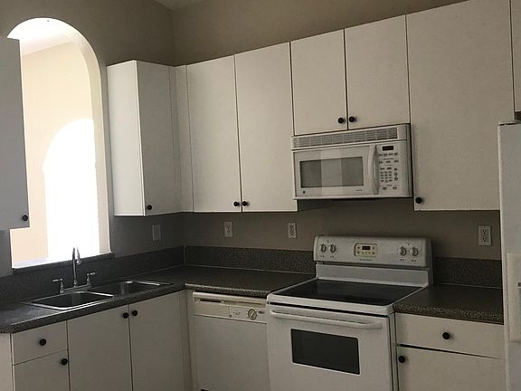 5th image of 1136 NE 39th Ave