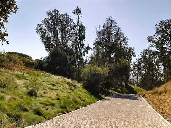3rd image of 4 Castle Bluff Rd