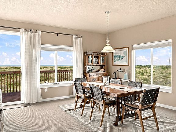 5th image of 598 Marine View Drive SW