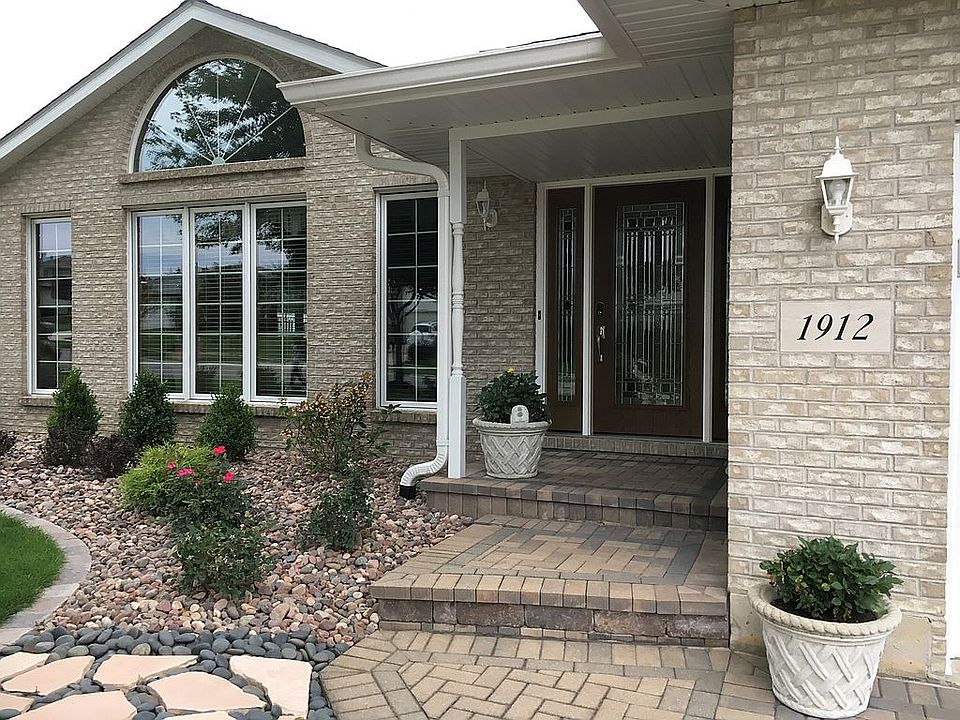 2nd image of 1912 William Dr