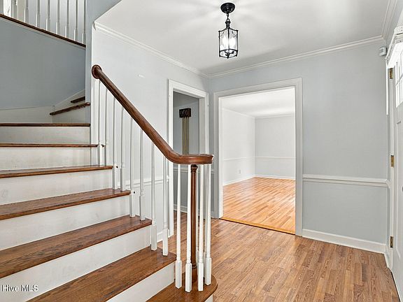 3rd image of 3708 Gloucester Road