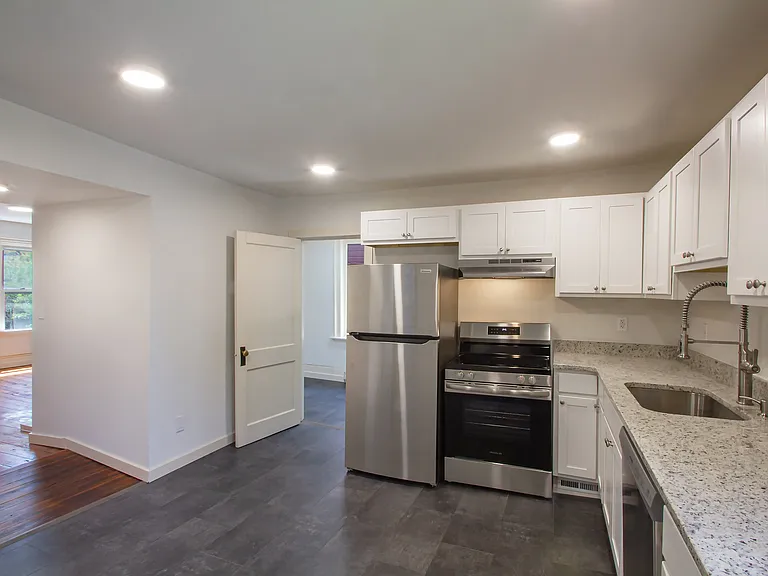 319 Franklin Ave #2 — Photo 7