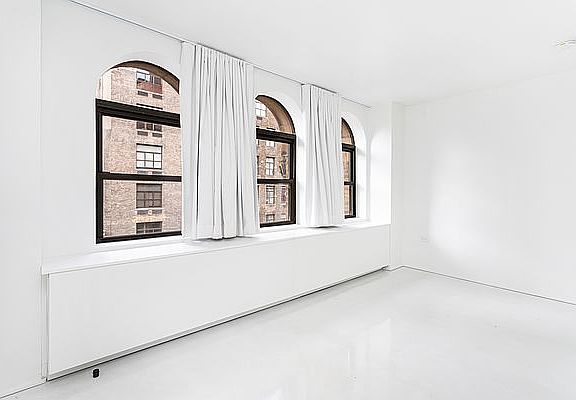 5th image of 237 Madison Ave #1801