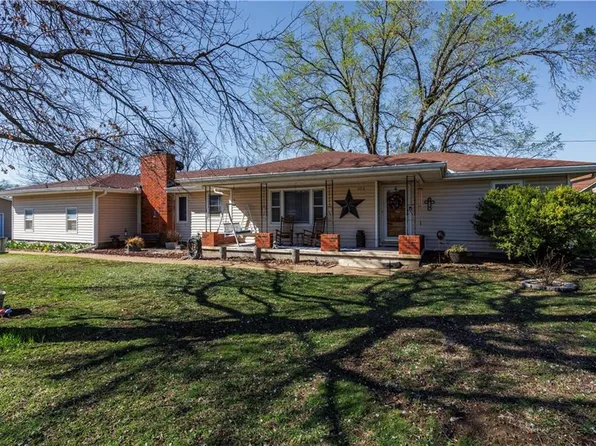 1713 W Main St, Chanute, KS 66720