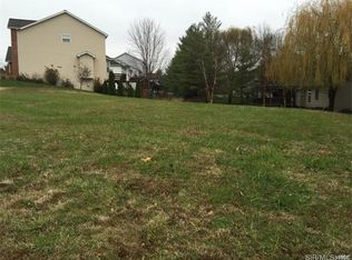 911 Stone Creek Ln, Belleville, IL