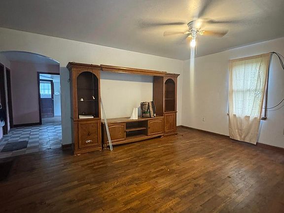 4th image of 245 Riverside Dr