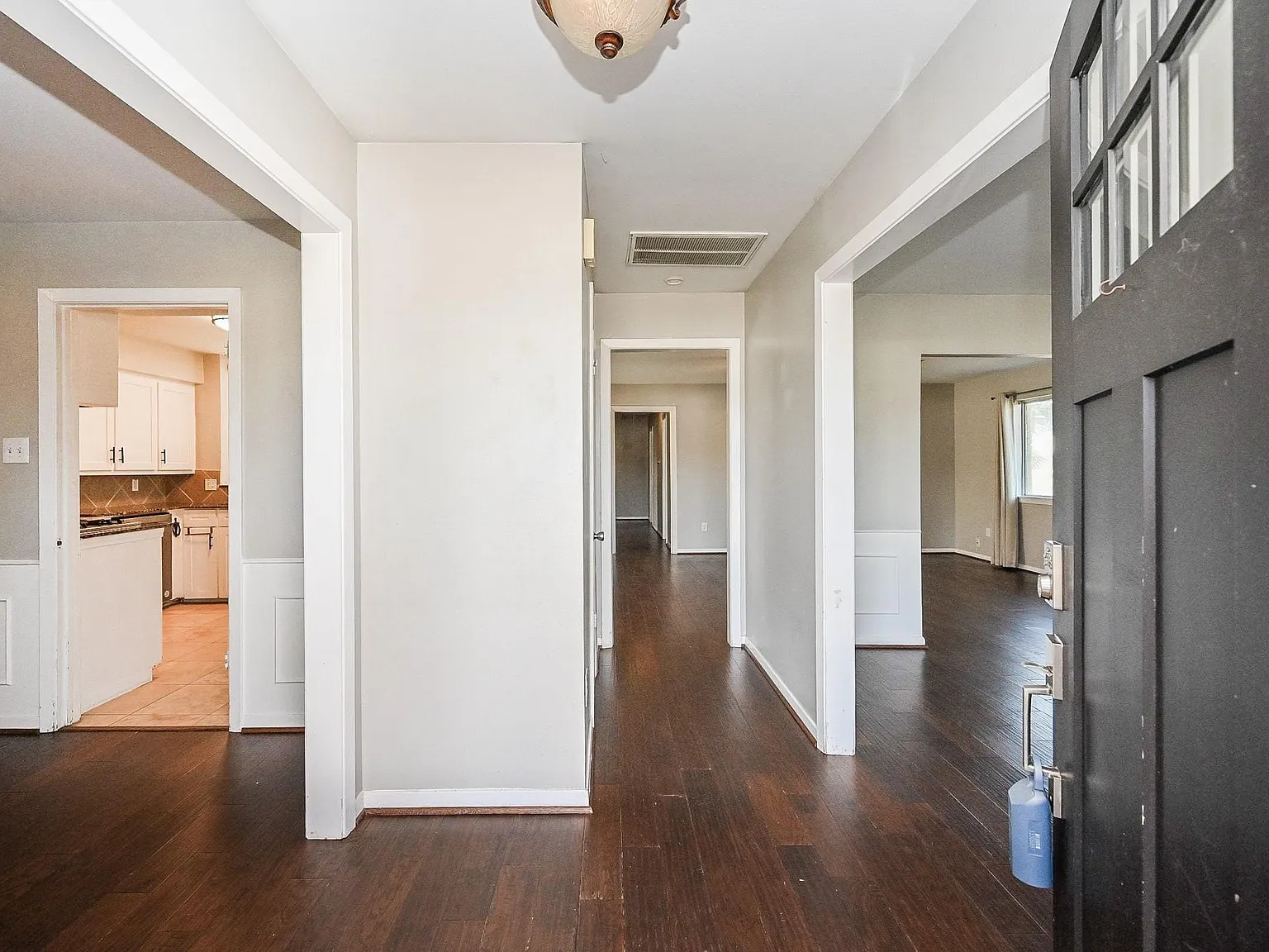 3 bed, 2.0 bath, 2185 sqft, $3,200 — Photo 2