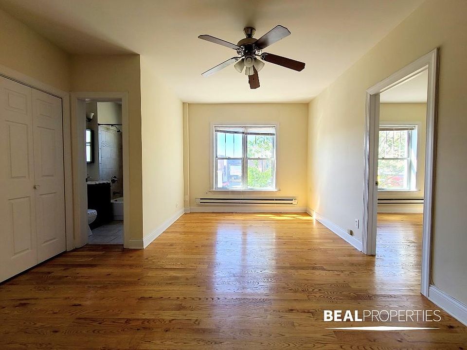 1st image of 953 W Cornelia Ave APT 2C