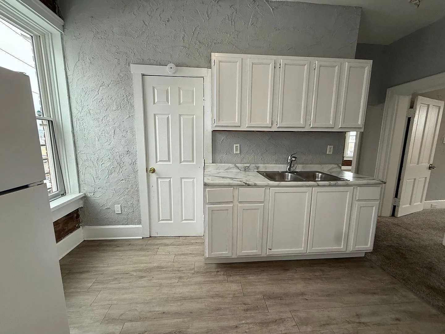 3 bed, 1.0 bath, $1,075 — Photo 4