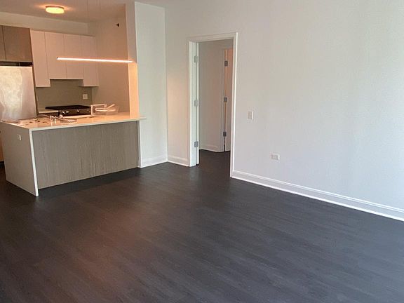 3rd image of 2470 N Lincoln Ave #502