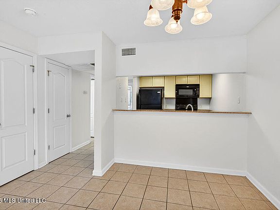 5th image of 3230 Cumberland Rd APT 112
